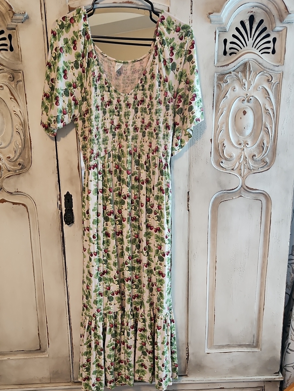 Kate Quinn Women's Flutter Sleeve Smocked Midi Dress Large Bamboo Strawberry